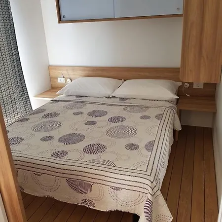 Mobile Homes Aurea Maris - Kamp Dole مكان تخييم